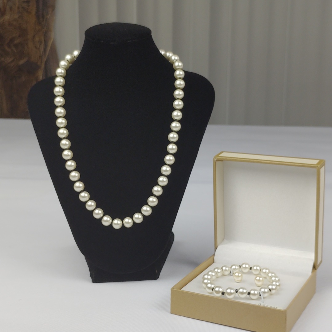 Vieste Women's Pearls 3 Pc Set. Necklace,Bracelet And Earrings.